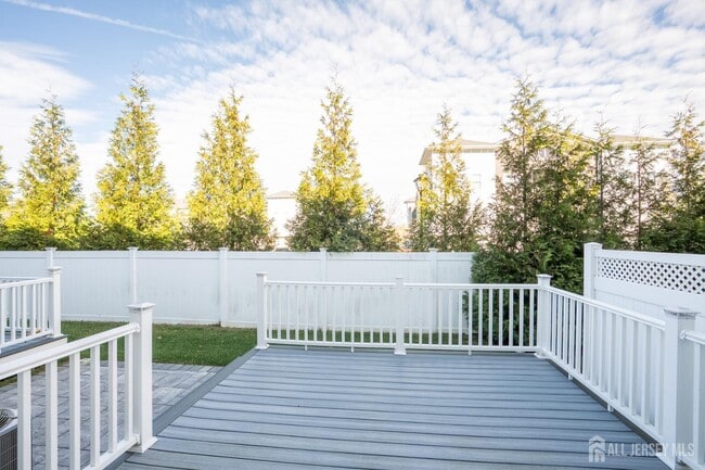 Building Photo - 16 Clover Ln