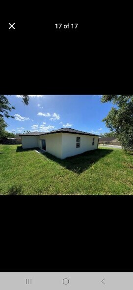 Building Photo - 15229 SW 39th Cir