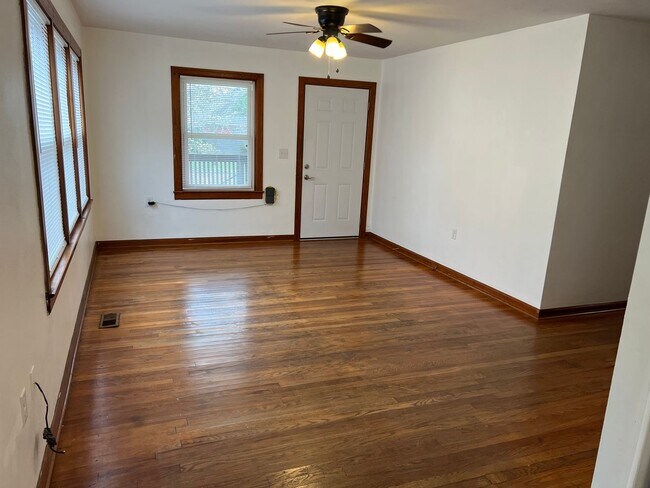 Building Photo - inviting 3-bedroom, 2-bath residence