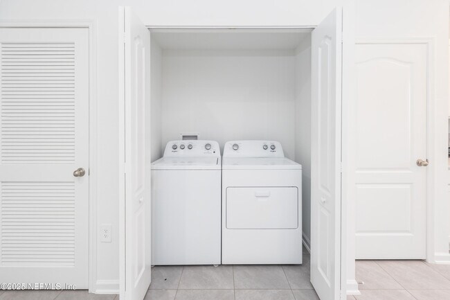 Building Photo - 243 Sage Br St