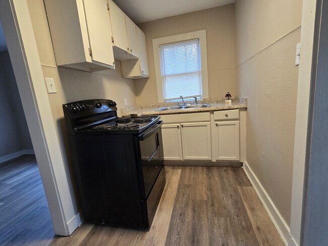 Building Photo - 1919 Warren St