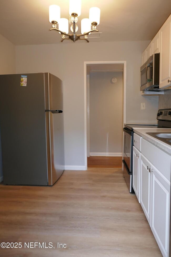 Building Photo - 2326 Red Oak Dr