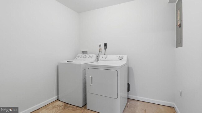 Building Photo - 2628 Deer Ridge Dr