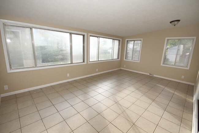 Building Photo - 109 Sunset Dr