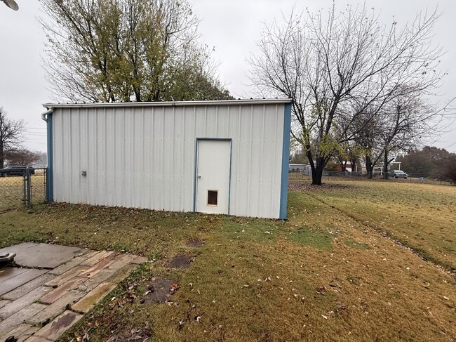 Building Photo - 1940 Ives Way Ln