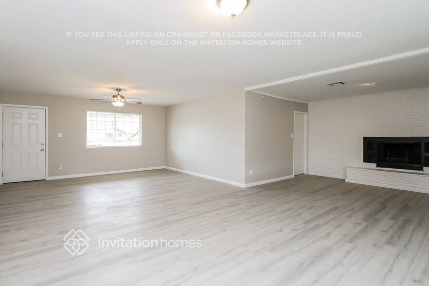 Building Photo - 427 E Riviera Dr