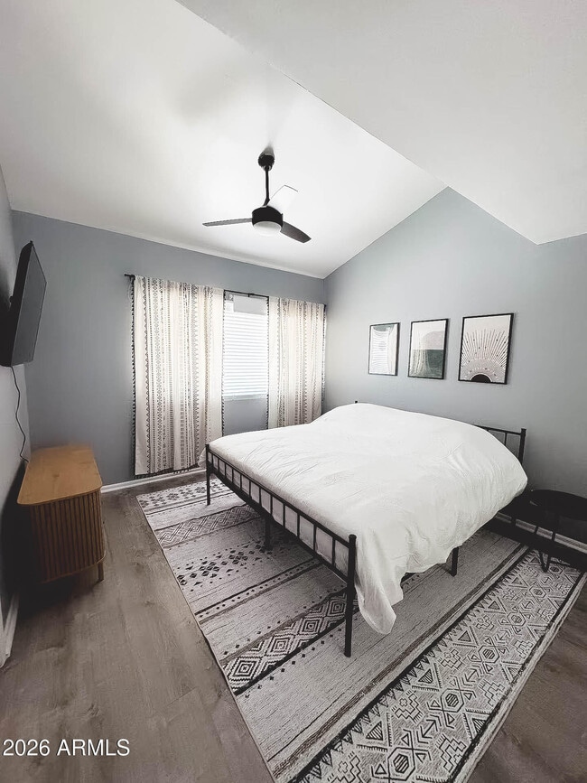 Building Photo - 8055 E Thomas Rd