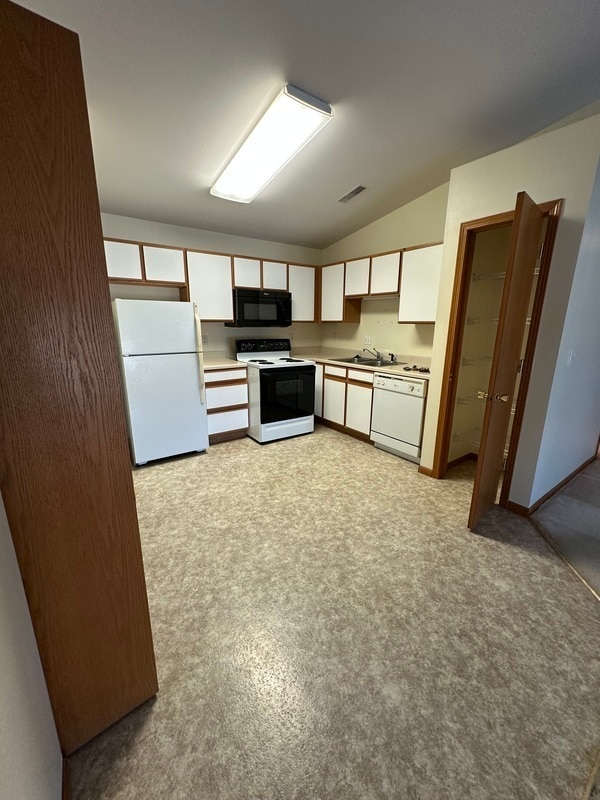 Building Photo - 6601 Creekside Dr NE