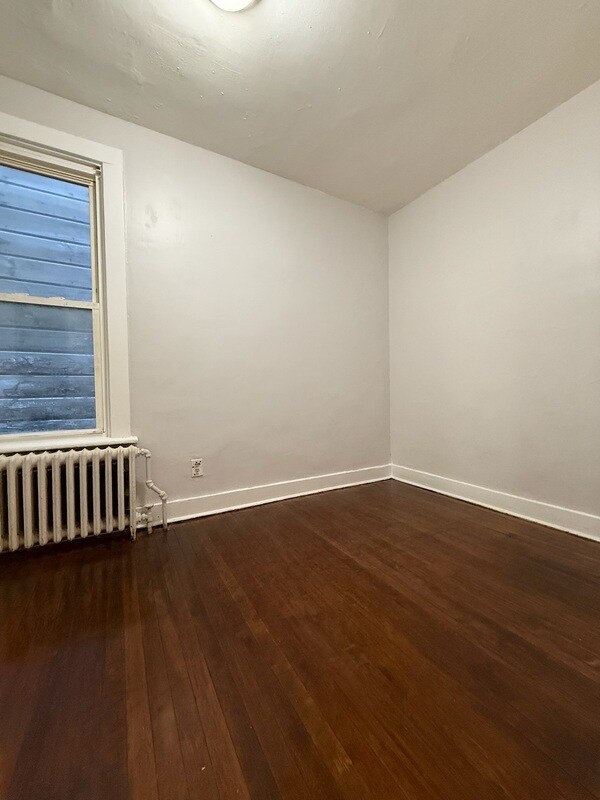 Building Photo - 380 Orange St