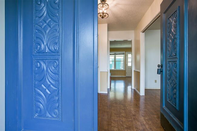 Building Photo - 2713 Canyon Creek Dr