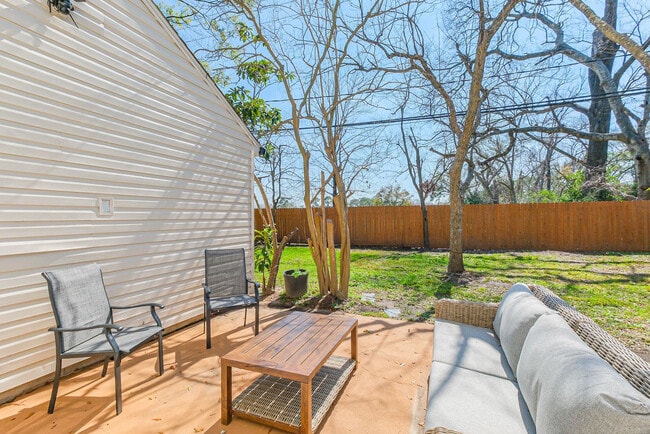 Building Photo - 5021 Libbey Dr