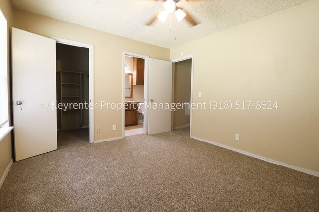 Building Photo - 4902 S Gum Ave