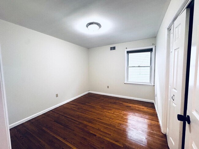 Building Photo - 161 W 53rd St