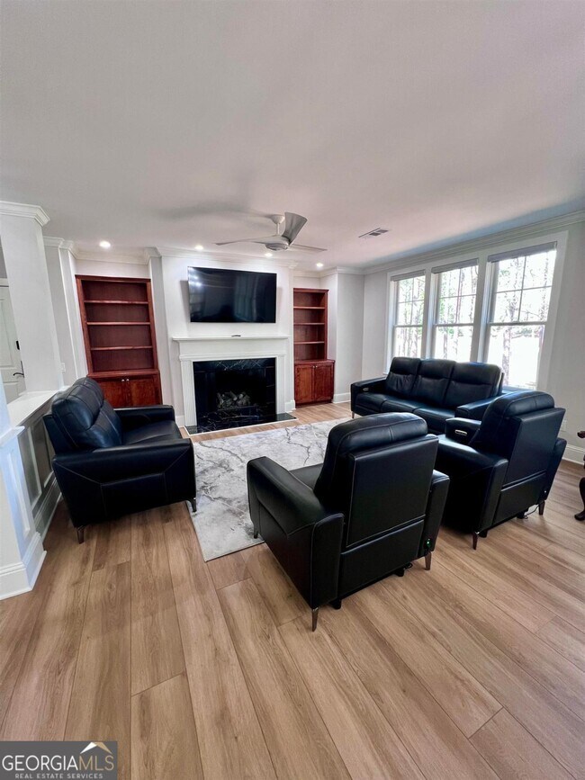 Building Photo - 1040 Creekside