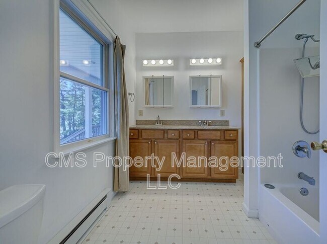 Building Photo - 756 Lakehurst Rd