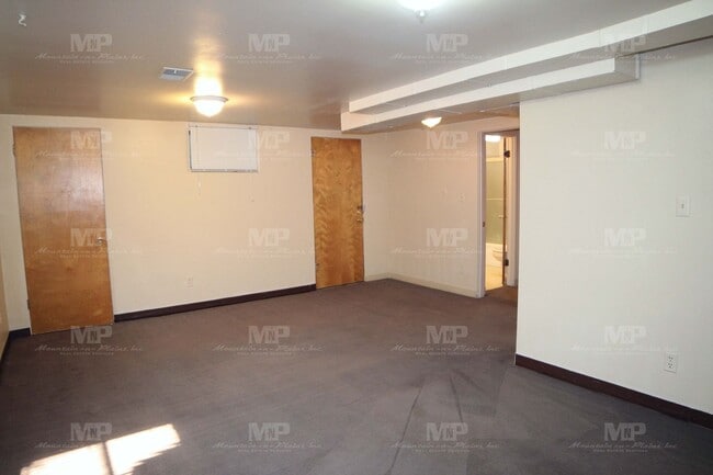 Building Photo - 640 1/2 South Meldrum