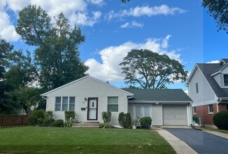 Building Photo - 11 Elizabeth Ct