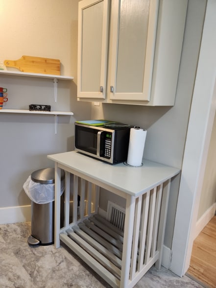 Building Photo - 204 E 3rd Ave