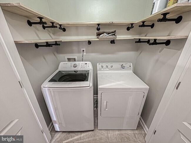 Building Photo - 42212 Water Iris Terrace