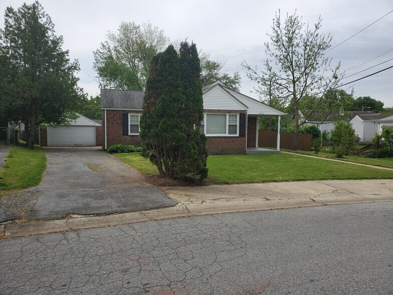 Building Photo - 1222 Field Rd