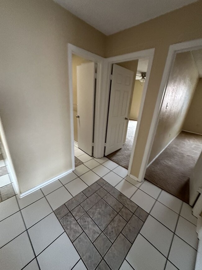 Building Photo - AVAILABLE NOW!!!