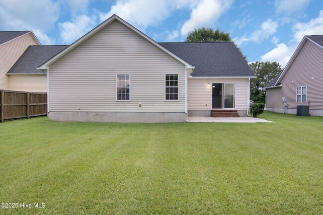 Building Photo - 310 Providence Dr