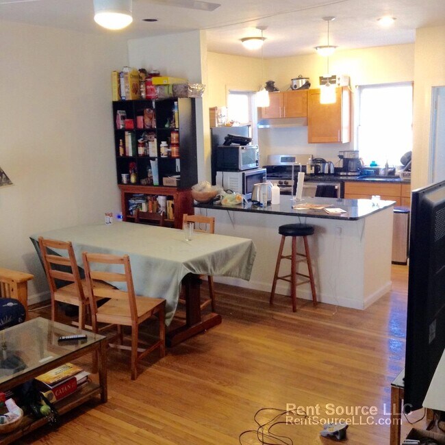 Building Photo - 8 Hingham St