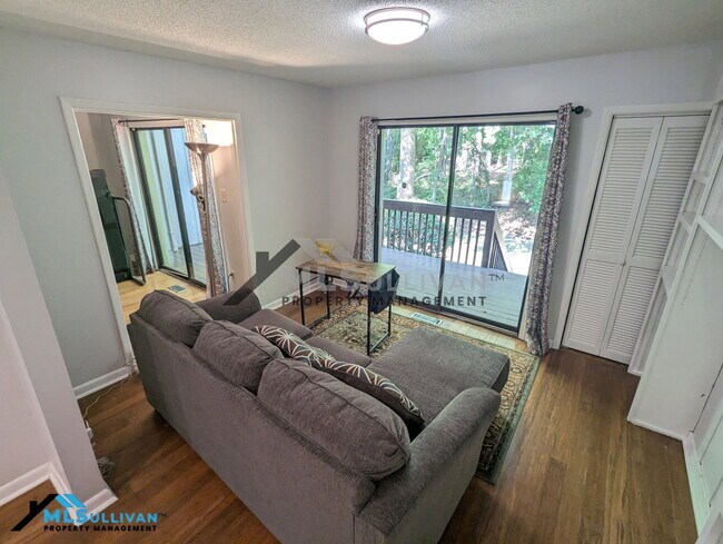 Building Photo - 4100 Five Oaks Dr