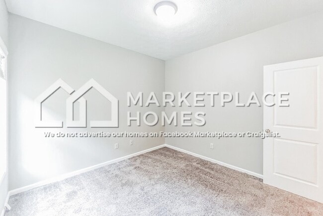 Building Photo - 440 Tree Line Dr