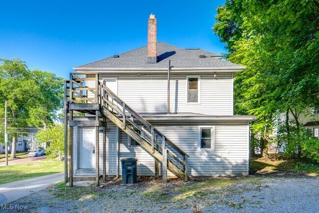 Building Photo - 485 Allyn St