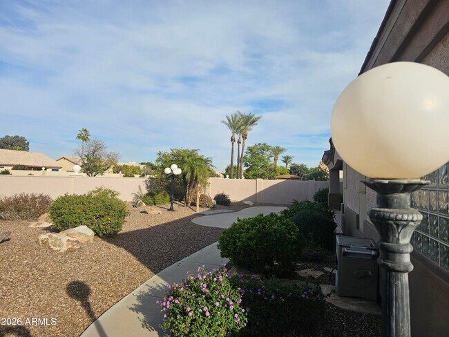 Building Photo - 8824 W Custer Ln