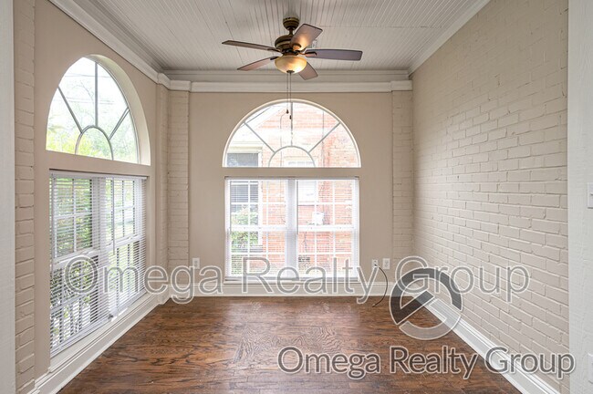 Building Photo - 568 Morningview Dr