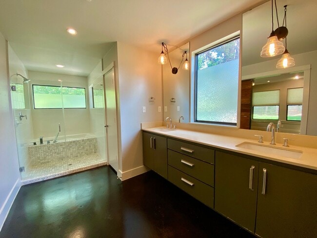 Building Photo - Charming 4 Bedrooms, 3 Bathrooms Home in Allandale!!!!