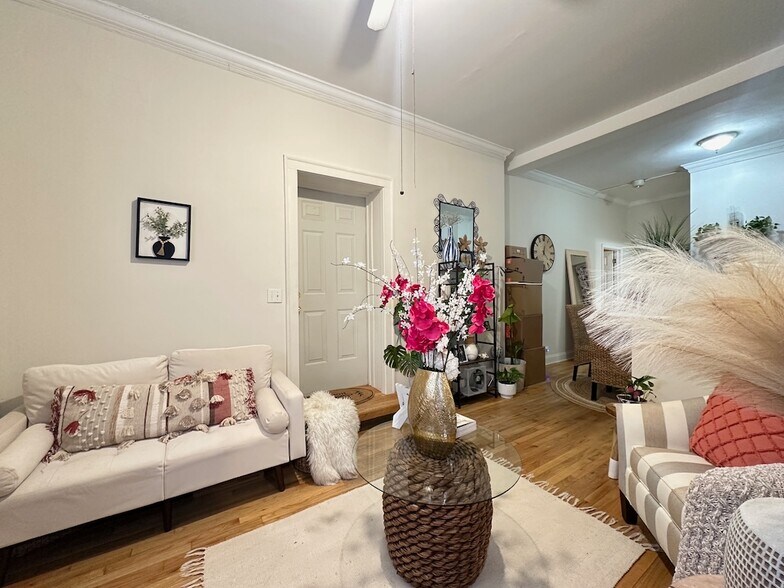 Building Photo - 918 Green Bay Rd