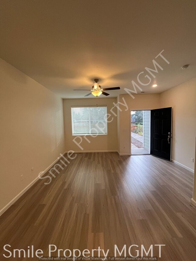 Building Photo - townhouse