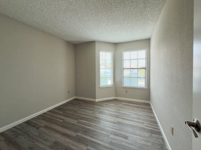 Building Photo - 204 Ashby Pl