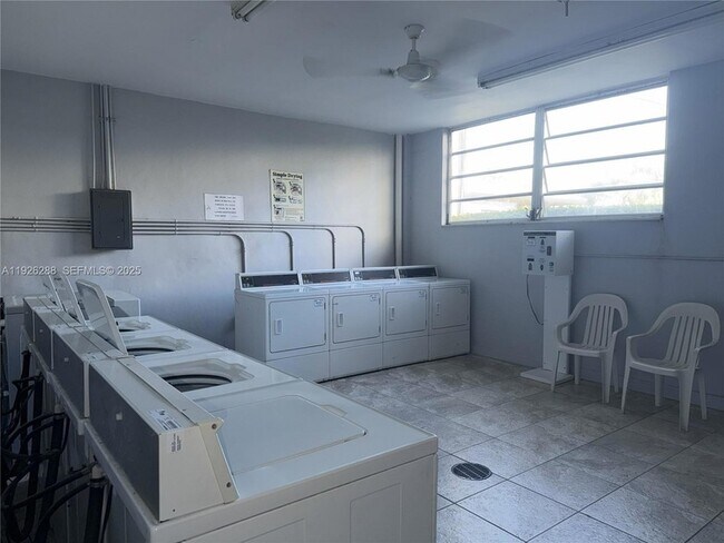 Building Photo - 9700 E Bay Harbor Dr