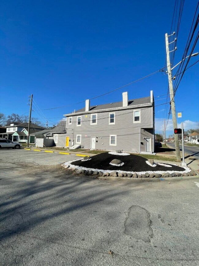 Building Photo - 1238 S State Ave