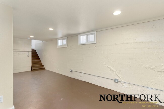 Building Photo - Cute North End Bungalow