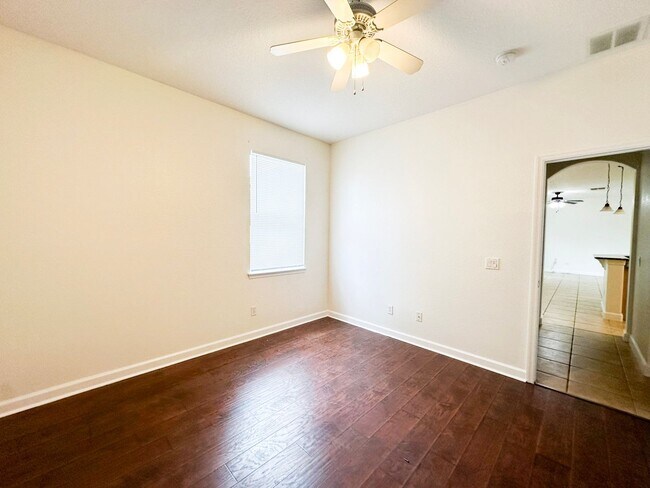 Building Photo - Beautiful 3/2 in Winding Cove with large f...