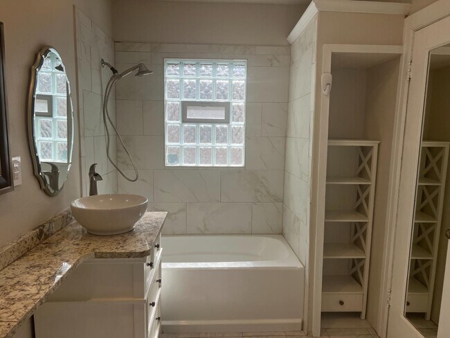 Building Photo - 2518 25th St