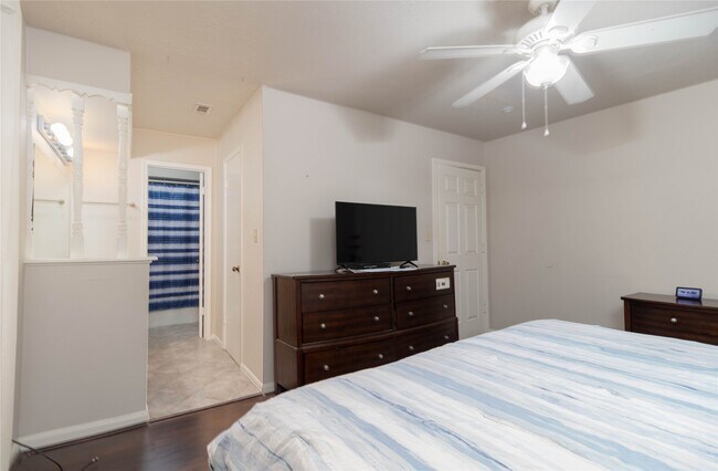 Building Photo - 1404 Walnut Bend Ln