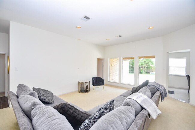 Building Photo - 7819 Candle Ln