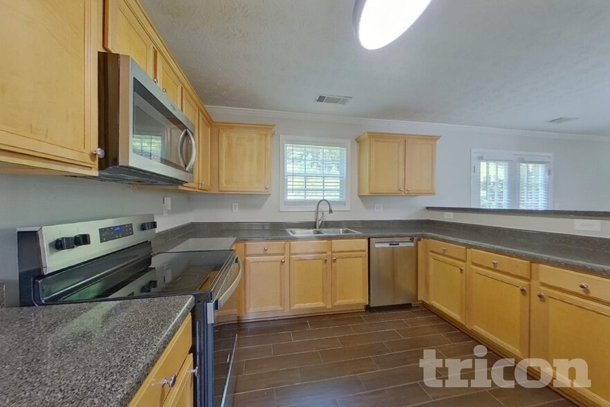 Building Photo - 315 Avonlea Dr