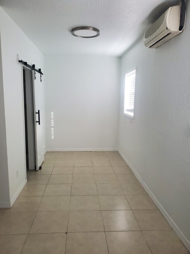 Building Photo - 1806 Grasmere Dr