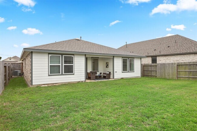 Building Photo - 2709 Golden Palms Ln