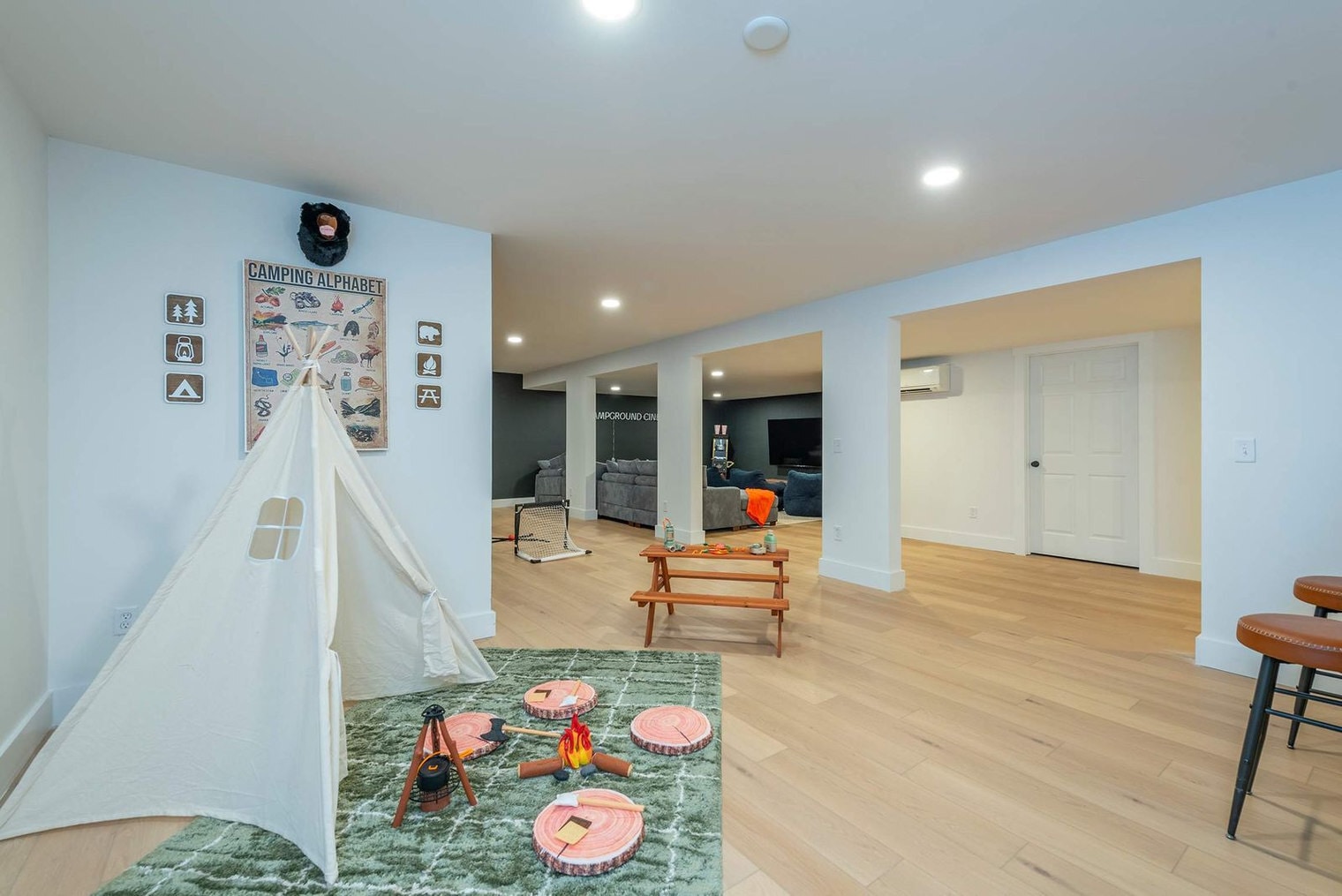 Building Photo - 41 Little Forest Dr