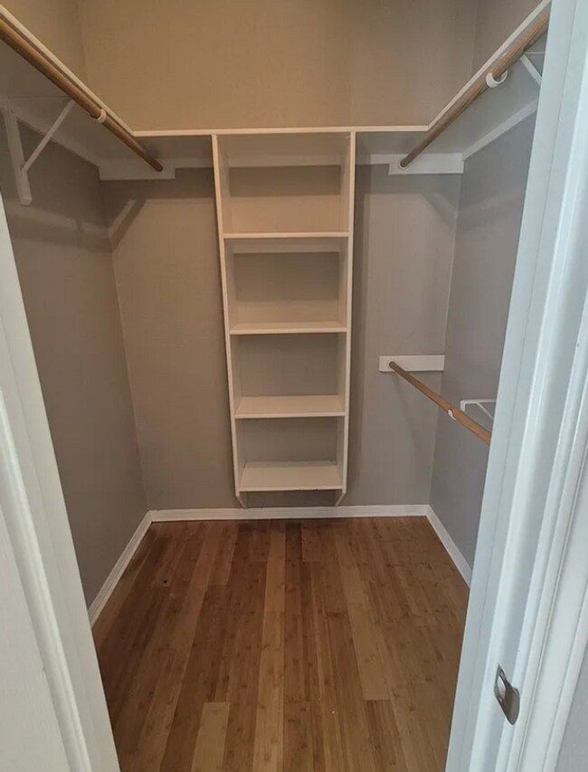 Building Photo - 3 bed 3 bath one block away from Baylor