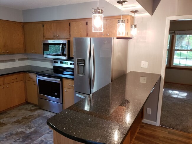 Building Photo - 3 Bed 2 Bath Spacious home!