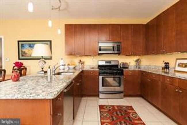 Building Photo - 2026/2027 Gorgeous Village Lofts 2bd plus ...